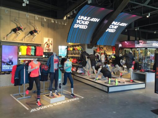 New Balance modernise ses points de vente avec la technologie tactile