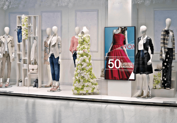 Quel écran publicitaire vitrine pour votre point de vente ?